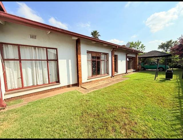 3 BEDROOM HOUSE FOR SALE IN VANDERBIJLPARK CE 3